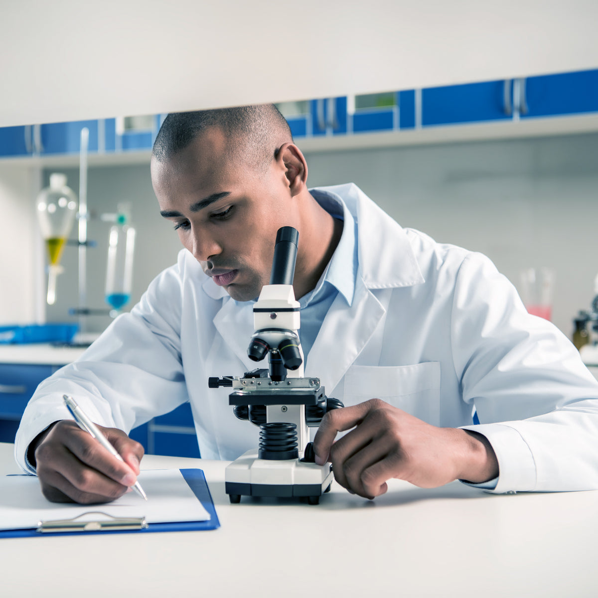 The importance of wearing a lab coat in the laboratory Elite Medical